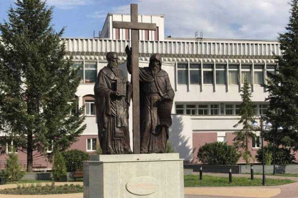 Памятник Кириллу и Мефрдию,  Брянск