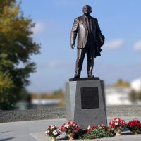 Памятник выдающемуся конструктору ракетно-космической техники, Дважды Герою Социалистического Труда Дмитрию Ильичу Козлову