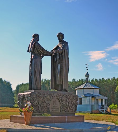 Памятник Петру и Февронии Муромским, установлен в селе Ласково, Рязанского района, Рязанская область.